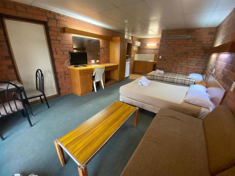 Hawker Hotel Motel - Accommodation Gladstone 3