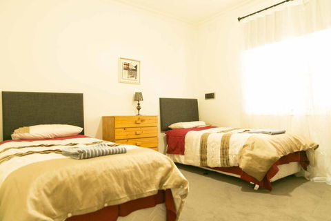 Hawthorn Holiday House - Accommodation Gladstone 3