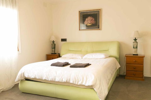 Hawthorn Holiday House - Accommodation Gladstone 1