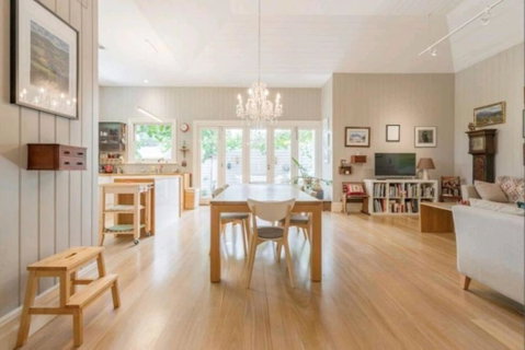 Henry Morcomb 2 Bdrm Sleeps 4 WiFi - Accommodation Gladstone 0
