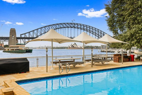 HENRY12 Self- Catering - Accommodation Gladstone 0