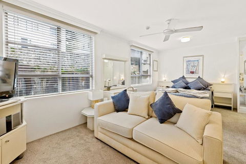 HENRY12 Self- Catering - Accommodation Gladstone 1