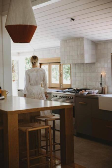 Herrings House, An Iconic Designer Nature Retreat - Accommodation Gladstone 3