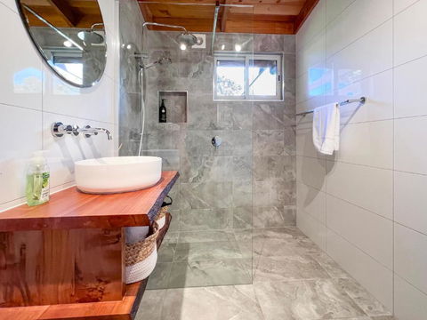 HEXAGON BEACH HOUSE Binalong Bay Of Fires Views - Accommodation Gladstone 0