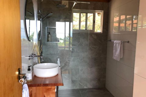 HEXAGON BEACH HOUSE Binalong Bay Of Fires Views - Accommodation Gladstone 3