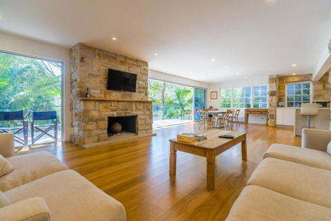 Hidden Beauty - Waterfront - Accommodation Gladstone 2
