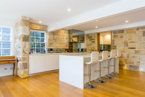 Hidden Beauty - Waterfront - Accommodation Gladstone 3