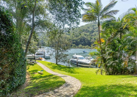 Hidden Beauty - Waterfront - Accommodation Gladstone 0