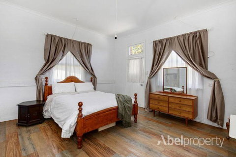 Historical Cottage In The Hills - Accommodation Gladstone 0