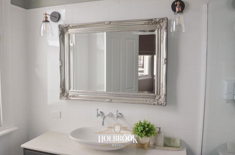 Holbrook Hotel - Accommodation Gladstone 3