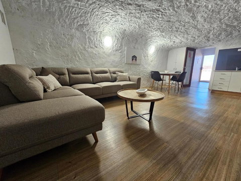 Holly Place - Accommodation Gladstone 0