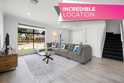 Home Abroad - 3BR With Dedicated Workspace - Accommodation Gladstone 0