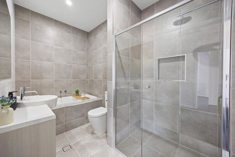 Home Abroad - 3BR With Dedicated Workspace - Accommodation Gladstone 3