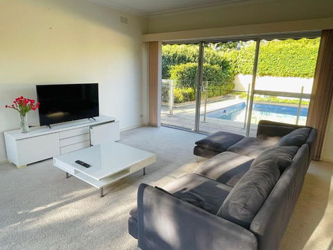 Home In Brighton - Accommodation Gladstone 0