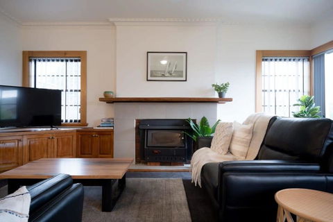 Homely Abode - Near City With Parking - Accommodation Gladstone 1
