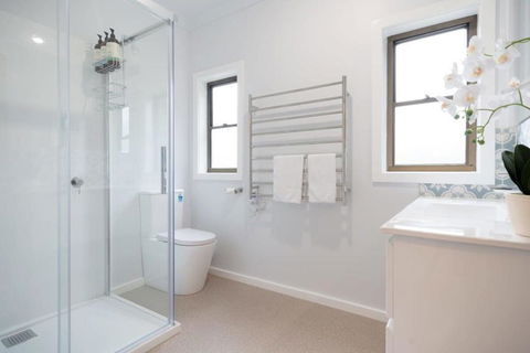 Homely Abode - Near City With Parking - Accommodation Gladstone 3
