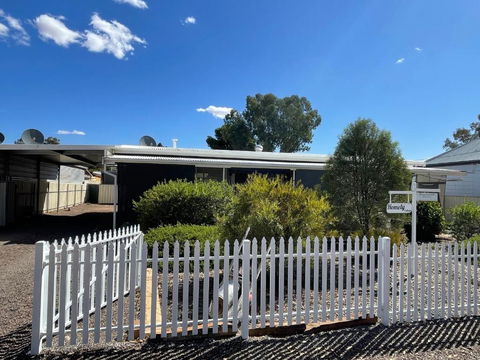 Homely Cottage - Accommodation Gladstone 0