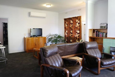 Hoopers Cottage - Accommodation Gladstone 2