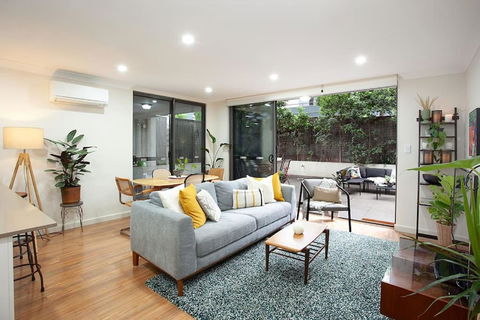 Huge 3 Bed Camperdown Garden Apt W Parking Aircon - Accommodation Gladstone 0