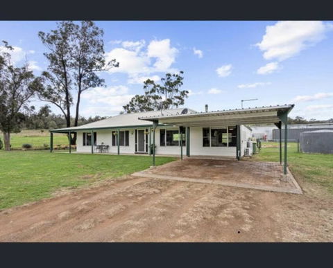 Hunter Village - Accommodation Gladstone 2