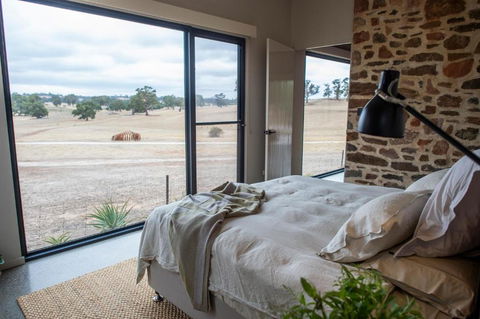 Hutton Vale Farm JHA Stone Cellar - Accommodation Gladstone 1