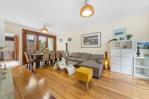 Ideally Located 3 BR With Parking & Central & Darling Harbour-10 Mins Walk - Accommodation Gladstone 1