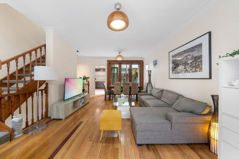 Ideally Located 3 BR With Parking & Central & Darling Harbour-10 Mins Walk - Accommodation Gladstone 0