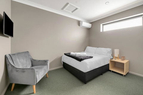 Illinois Hotel - Accommodation Gladstone 1
