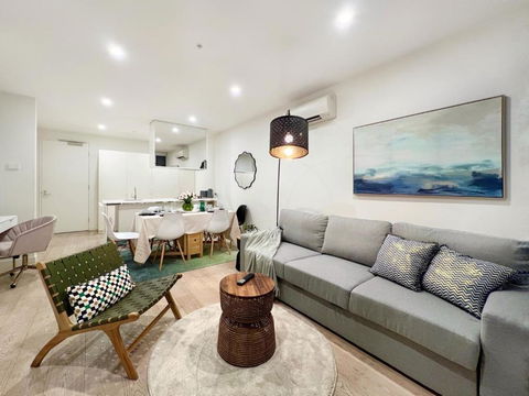 Indulge Luxury Holiday Near Brighton Beach With Private Garden Parking - Accommodation Gladstone 1