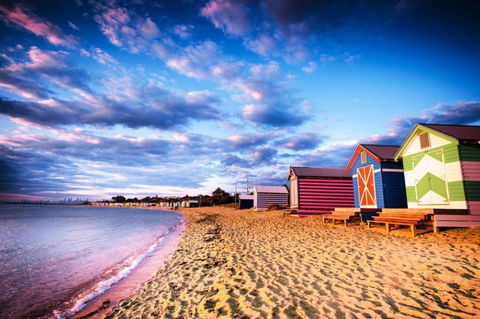 Indulge Luxury Holiday Near Brighton Beach With Private Garden Parking - Accommodation Gladstone 3