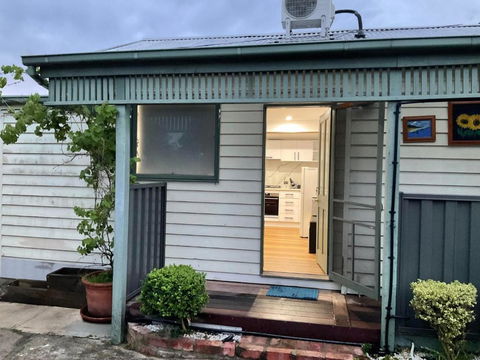 Hughesdale Private Studio - Accommodation Gladstone 1