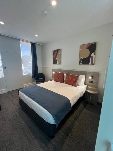 International Hotel Motel - Accommodation Gladstone 0