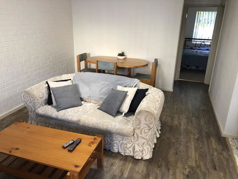 Affordable Comfortable Inglewood Apartment+Pool - Accommodation Gladstone 2