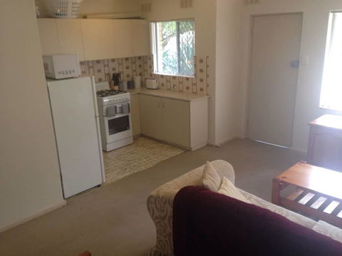 Affordable Comfortable Inglewood Apartment+Pool - Accommodation Gladstone 0