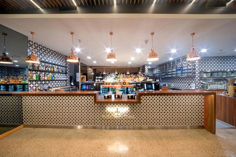Airlie Beach Hotel - Accommodation Gladstone 2