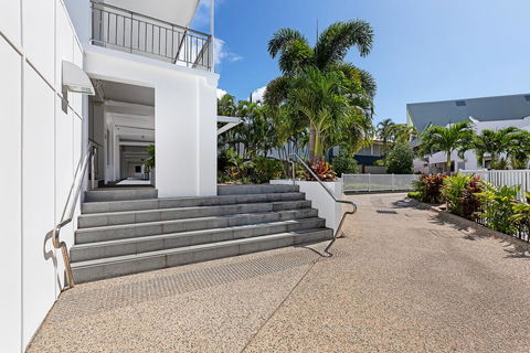 Airlie Beach Hotel - Accommodation Gladstone 1