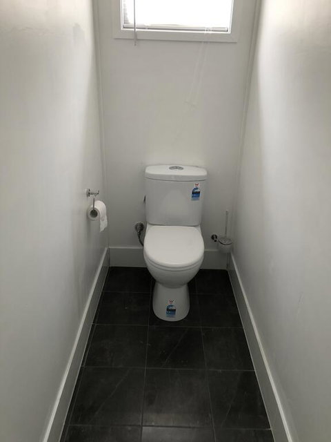 Airlie Getaway Unit 2 - Accommodation Gladstone 2
