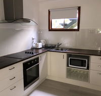 Airlie Getaway Unit 3 - Accommodation Gladstone