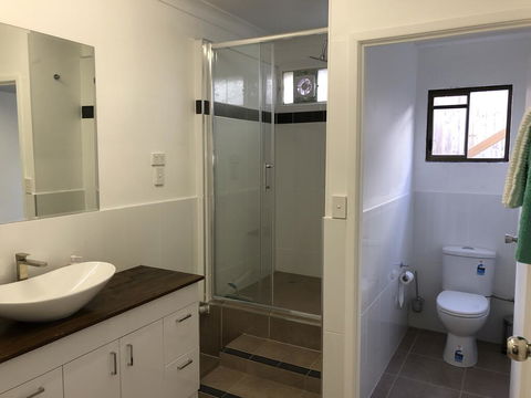 Airlie Getaway Unit 3 - Accommodation Gladstone 2