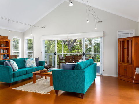Akarana Beach House :: Jervis Bay Rentals - Accommodation Gladstone 2