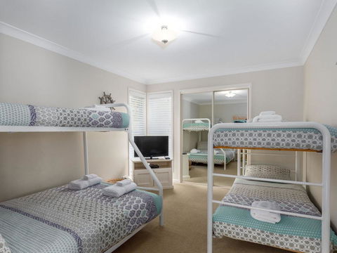 Akarana Beach House :: Jervis Bay Rentals - Accommodation Gladstone 1
