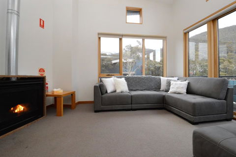 Akuna 3 - Accommodation Gladstone 1