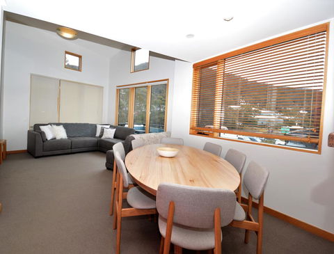 Akuna 3 - Accommodation Gladstone 3