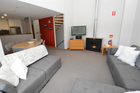 Akuna 3 - Accommodation Gladstone 2