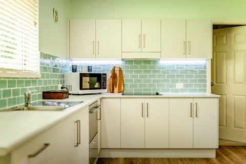 Alarks Nest Bed And Breakfast - Accommodation Gladstone 3