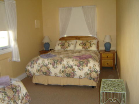 Albany Historic Cottage - Accommodation Gladstone 3