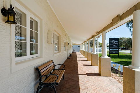 Albany Holiday Units - Accommodation Gladstone 2