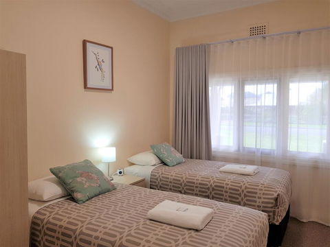 Albany Holiday Units - Accommodation Gladstone 3