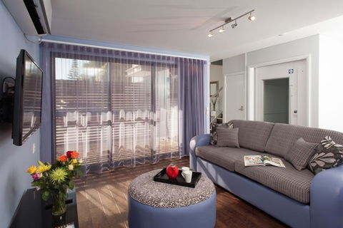 Albany Waves - Accommodation Gladstone 3