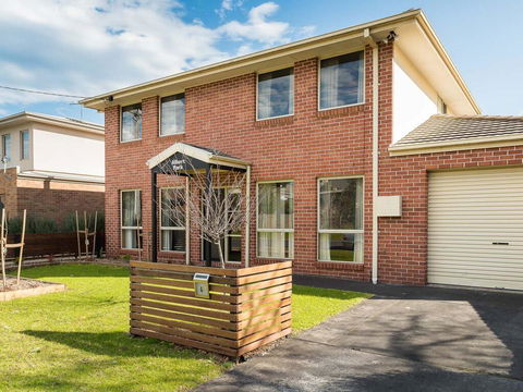Albert Park - Accommodation Gladstone 0